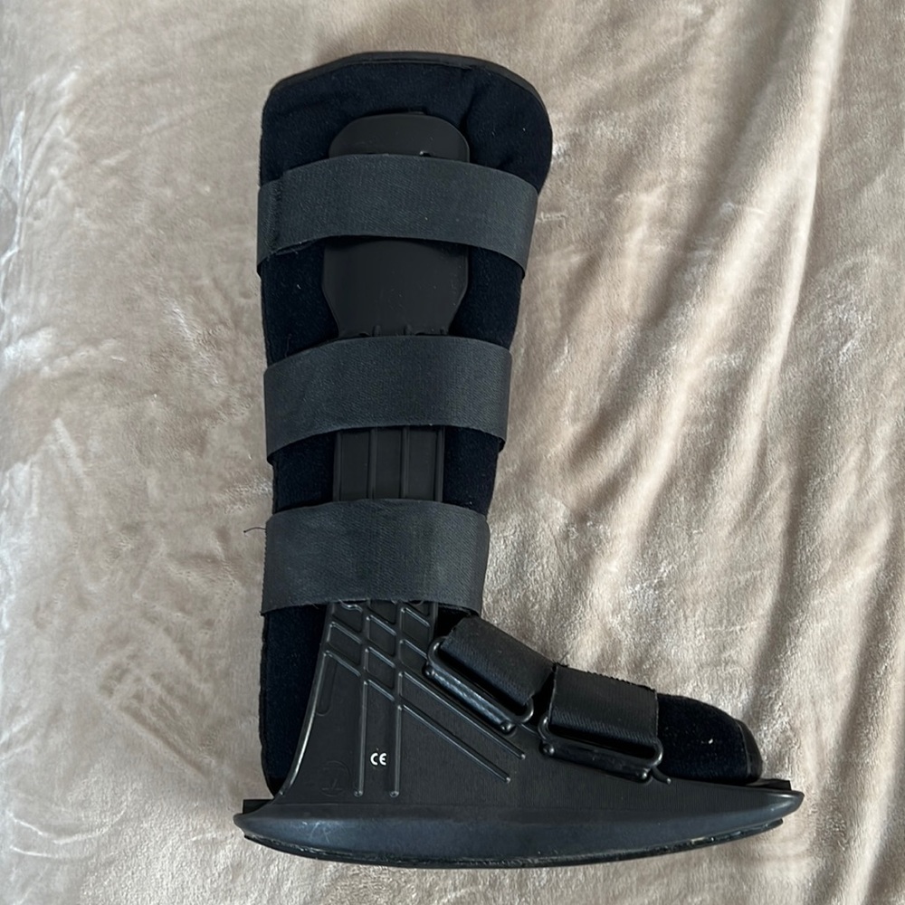 Medical medium boot